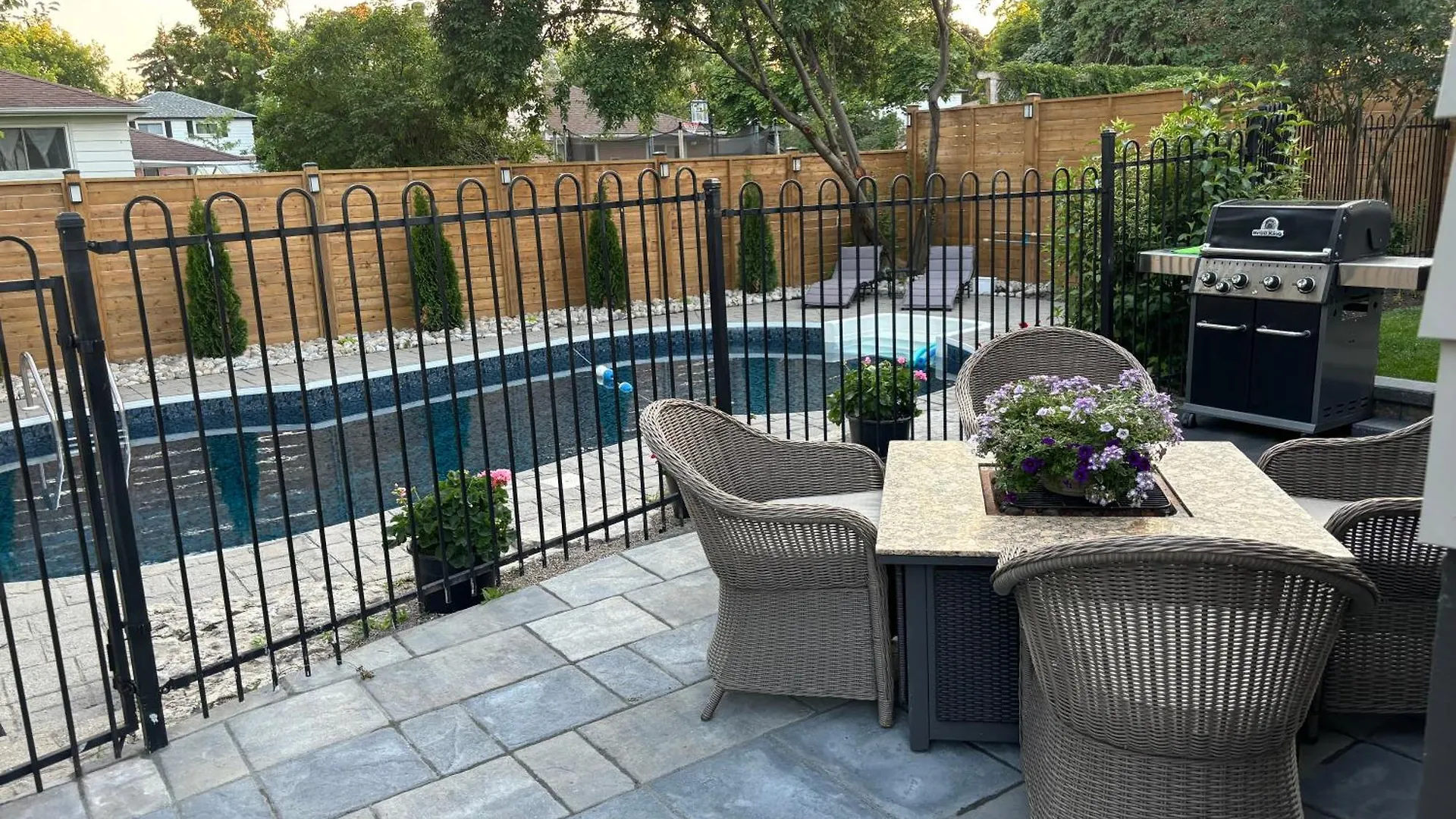 Bright & Cozy 4Br Home For Your Family Stay With Optional Pool Access Canada