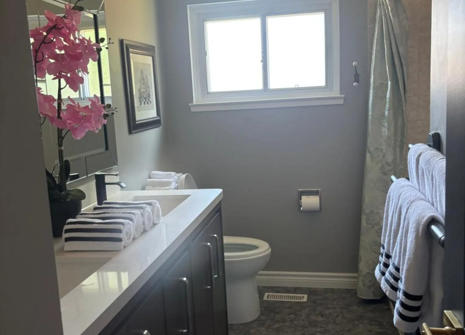 Holiday home Bright & Cozy 4Br Home For Your Family Stay With Optional Pool Access Canada